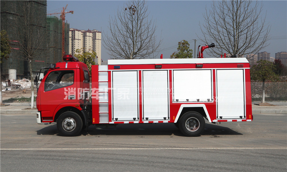 東風(fēng)多利卡單排座消防車(chē)高清圖片