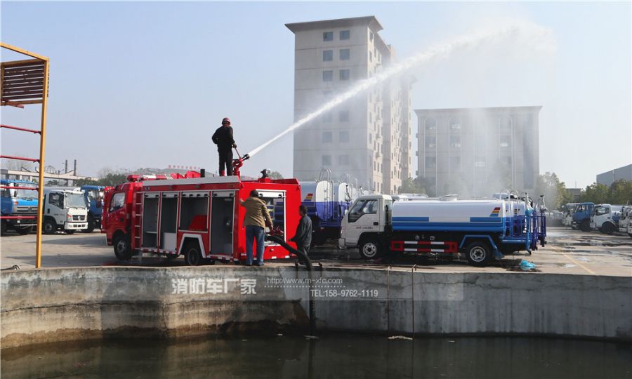 消防車自吸取水 消防車自吸取水